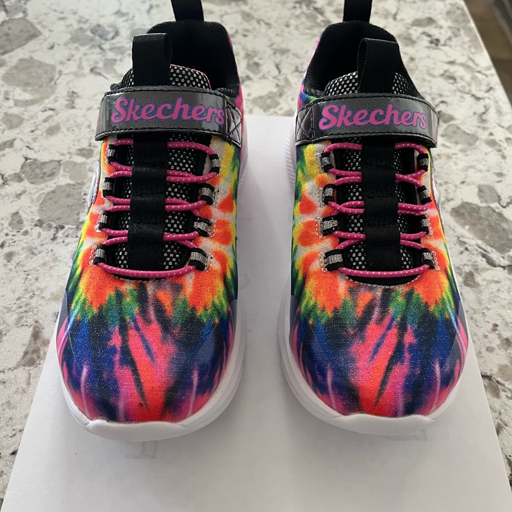 Skechers Girls tennis shoes. Dreamy lites. New w/out tags  *WIDE WIDTH*   Size 1